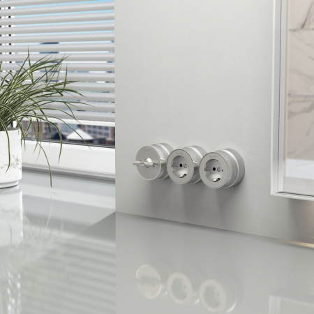 Розетка с заземлением Vintage серебро матовый/хром W5871054