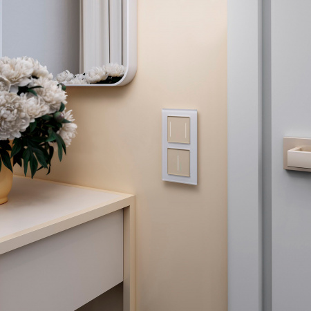 Рамка из стекла на 2 поста Favorit белый W0021101