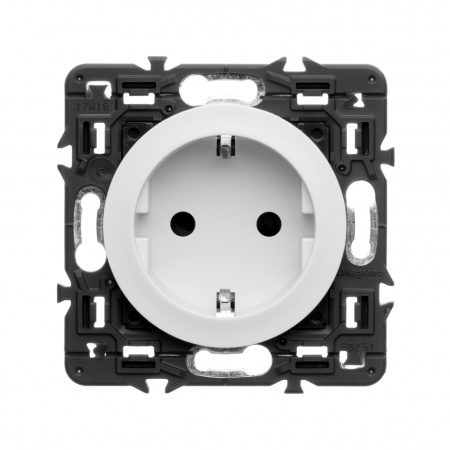 Legrand Celiane Мех Розетка с/з с защ. штор., безвинт зажим 2 мод (для накл.68131,68431,66227,64927)