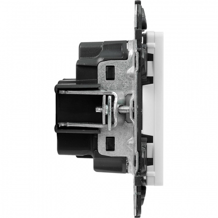 Legrand Valena LIFE DIY Бел Розетка 1-ая б/з с защитными шторками, безвинт.зажим