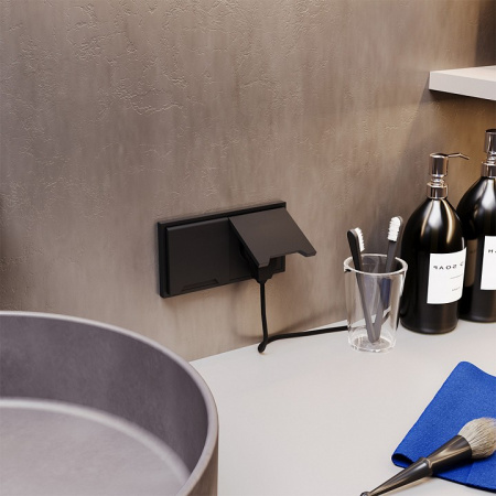 Розетка встраиваемая VOLTUM S70 с заземлением, защитными шторками и крышкой 16А, (черный матовый)