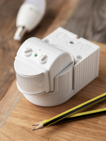 EKF PROxima ИК датчик движения наст. 1200Вт 180гр. до 12м IP44 MS-118B