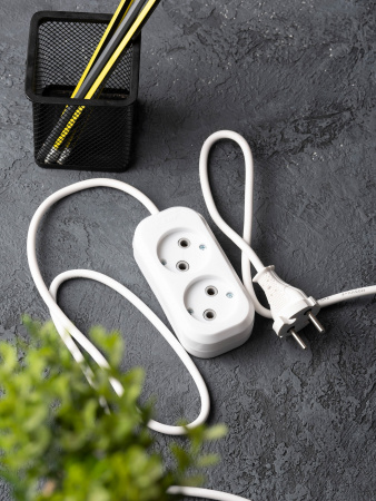 EKF PROxima Удлинитель "Эксперт" 2 гнезда 2 метра 10А/2,2кВт без заземления ПВС 2х0,75