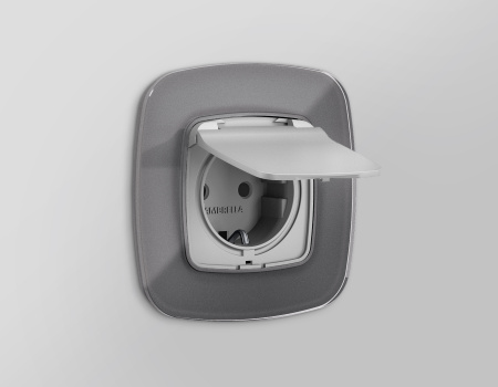 Лицевая панель OMEGA (Серебро глянец) для электрической розетки с заземлением со шторками и крышкой IP44 OP4080