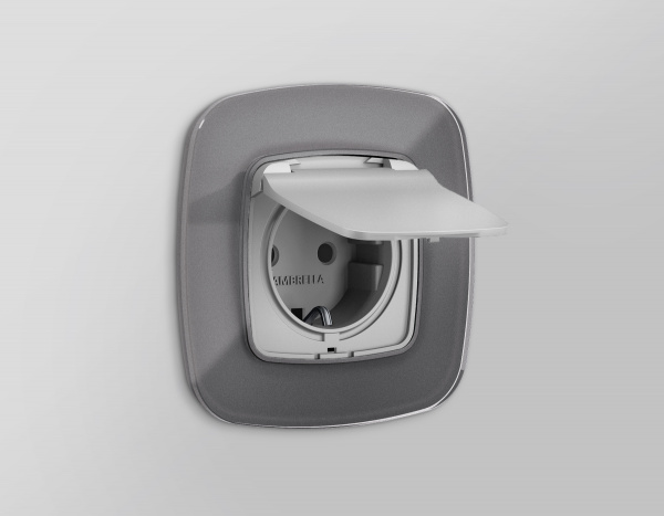 Лицевая панель OMEGA (Серебро глянец) для электрической розетки с заземлением со шторками и крышкой IP44 OP4080