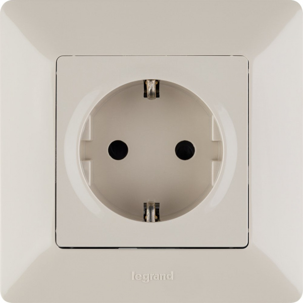 Legrand Valena LIFE DIY Сл.кость Розетка 1-ая с/з с защитными шторками, безвинт.зажим