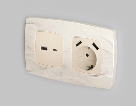 Лицевая панель OMEGA (Бежевый глянец) для электрической розетки с заземлением со шторками 2USB A+A QUANT OP3090