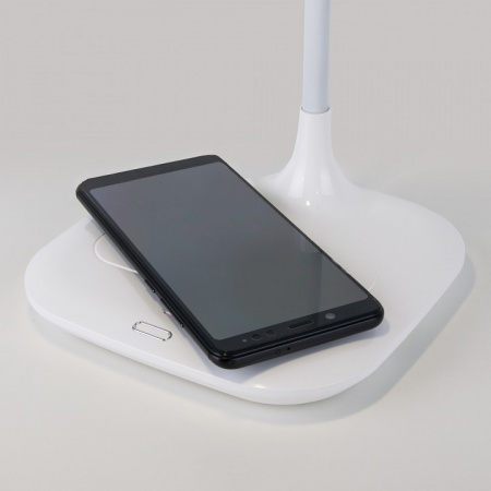 Светодиодная настольная лампа с беспроводной зарядкой 80419/1 белый Eurosvet Effi